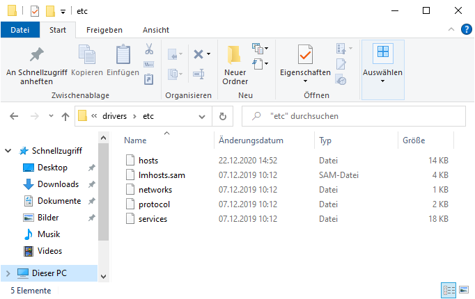 Screenshot Windows Datei Explorer mit der hosts-Datei